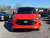 Nouă Ford Transit Custom 136 CP (100 kW) 2026 Roșu Monovolum