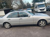 Gebraucht Mercedes E280 204 PS (150 kW) 1997 Silber Limousine