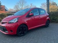 Gebraucht Toyota Aygo 68 PS (50 kW) 2012 Rot Kleinwagen