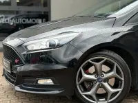 Używany Ford Focus ST 250 KM (183 kW) 2016 Czarny Sedan/Limuzyna