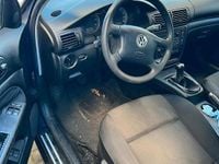 Gebraucht VW Passat 105 PS (77 kW) 2005 Blau Kombi