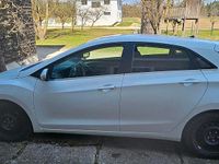 Gebraucht Hyundai i30 110 PS (80 kW) 2015 Weiß Limousine