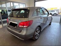 Gebraucht Mercedes B180 109 PS (80 kW) 2015 Grau Van / Kleinbus