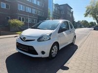 Gebraucht Toyota Aygo Basis 68 PS (50 kW) 2012 Weiß Kleinwagen