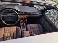 Gebraucht Mercedes E230 132 PS (97 kW) 1990 Grau Limousine