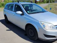 Używany Opel Astra Edition 110 KM (80 kW) 2009 Srebrny Sedan/Limuzyna