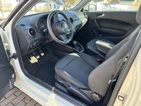 Gebraucht Audi A1 Attraction 86 PS (63 kW) 2011 Weiß Kleinwagen