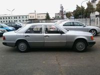 Gebraucht Mercedes E230 132 PS (97 kW) 1989 Silber Limousine