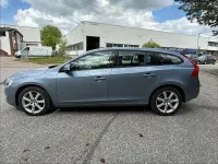 Gebraucht Volvo V60 150 PS (110 kW) 2017 Blau Kombi