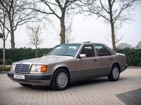 Gebraucht Mercedes E260 160 PS (117 kW) 1992 Andere farben Limousine