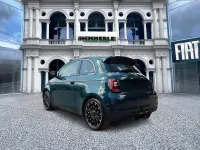 Gebraucht Fiat 500e La Prima 86 kW (118 PS) 2023 Grün Limousine