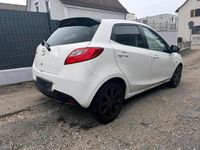 Gebraucht Mazda 2 75 PS (55 kW) 2014 Weiß Kleinwagen