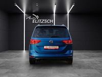 Gebraucht VW Touran Sound 150 PS (110 kW) 2017 Caribbean blue metallic Van / Kleinbus
