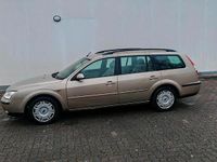 Gebraucht Ford Mondeo 149 PS (109 kW) 2001 Gold Kombi