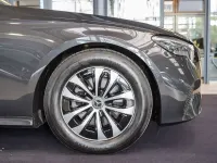 Gebraucht Mercedes E220 Avantgarde 197 PS (144 kW) 2024 Graphitgrau Kombi