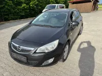 Gebraucht Opel Astra Design Edition 140 PS (102 kW) 2011 Schwarz Kombi