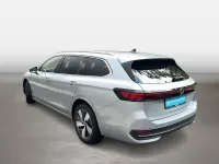 Gebraucht VW Passat Business 150 PS (110 kW) 2025 Oyster silver Kombi