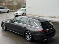 Gebraucht Mercedes E200 Avantgarde 227 PS (166 kW) 2024 Grau Limousine