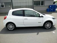 Gebraucht Renault Clio II Dynamique 88 PS (64 kW) 2011 Weiß Kleinwagen