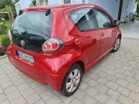 Gebraucht Toyota Aygo 68 PS (50 kW) 2010 Rot Kleinwagen