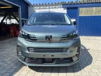 Neu Peugeot Traveller Active 179 PS (131 kW) 2025 Grün Van / Kleinbus