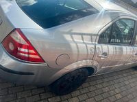 Gebraucht Ford Mondeo 110 PS (80 kW) 2006 Grau Limousine