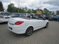 Gebraucht Opel Astra Cabriolet Edition 140 PS (102 kW) 2010 Olympic white Cabrio