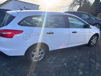 Gebraucht Ford Focus Ambiente 101 PS (74 kW) 2015 Weiß Kombi