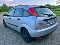Usado Ford Focus 101 CV (74 kW) 2001 Plateado Utilitario