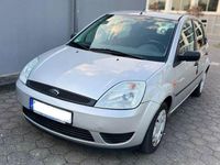 Gebraucht Ford Fiesta Trend 80 PS (58 kW) 2004 Silber Kleinwagen
