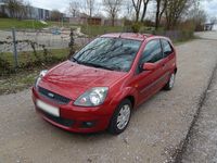 Gebraucht Ford Fiesta Ambiente 80 PS (58 kW) 2007 Rot Kleinwagen
