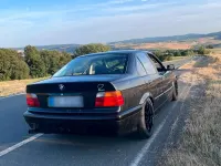 Gebraucht BMW 318 140 PS (102 kW) 1993 Schwarz Limousine