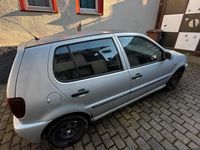 Second-hand VW Polo 60 CP (44 kW) 1999 Argintiu Hatchback