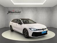 Gebraucht VW Passat R-line 150 PS (110 kW) 2024 Oryxweiß perlmutteffekt/grenadillschwarz metallic Kombi