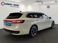 Gebraucht VW Passat Elegance 150 PS (110 kW) 2024 Weiß Kombi