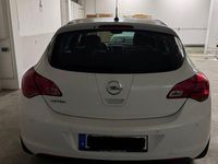 Gebraucht Opel Astra Edition 116 PS (85 kW) 2012 Weiß Limousine
