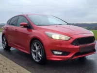 Używany Ford Focus ST-Line 182 KM (133 kW) 2018 Czerwony Sedan/Limuzyna