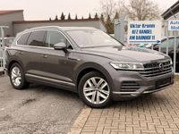 Gebraucht VW Touareg 231 PS (169 kW) 2023 Grau SUV