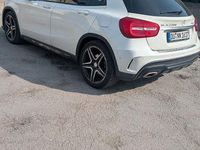 Gebraucht Mercedes GLA220 AMG line 177 PS (130 kW) 2016 Weiß SUV