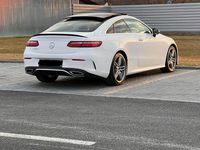 Gebraucht Mercedes E220 194 PS (142 kW) 2017 Weiß Coupé