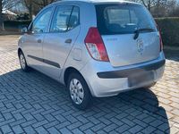Gebraucht Hyundai i10 66 PS (48 kW) 2009 Silber Kleinwagen