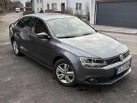 Gebraucht VW Jetta 122 PS (89 kW) 2012 Grau Limousine