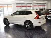 Gebraucht Volvo XC60 Momentum 197 PS (144 kW) 2021 Ice white SUV