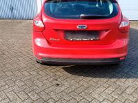 Gebraucht Ford Focus 105 PS (77 kW) 2012 Rot Limousine