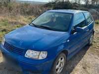 Usado VW Polo 50 HP (36 kW) 2001 Azul Coupé