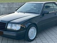 Gebraucht Mercedes E300 179 PS (131 kW) 1987 Schwarz Coupé