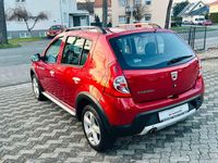 Gebraucht Dacia Sandero Stepway 84 PS (61 kW) 2012 Rot SUV