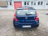 Gebraucht Hyundai i30 109 PS (80 kW) 2010 Blau Kleinwagen