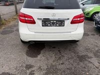Gebraucht Mercedes B180 122 PS (89 kW) 2012 Weiß Van / Kleinbus