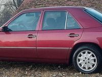 Gebraucht Mercedes 230 132 PS (97 kW) 1992 Rot Limousine